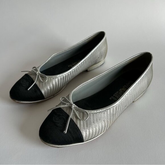 CHANEL CC CAP TOE DIAGONAL QUILTED SILVER BALLET FLATS SZ 39 - Picture 6 of 15